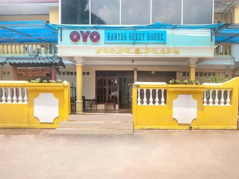 Oyo 2256 Danysa Guesthouse Джакарта Екстер'єр фото