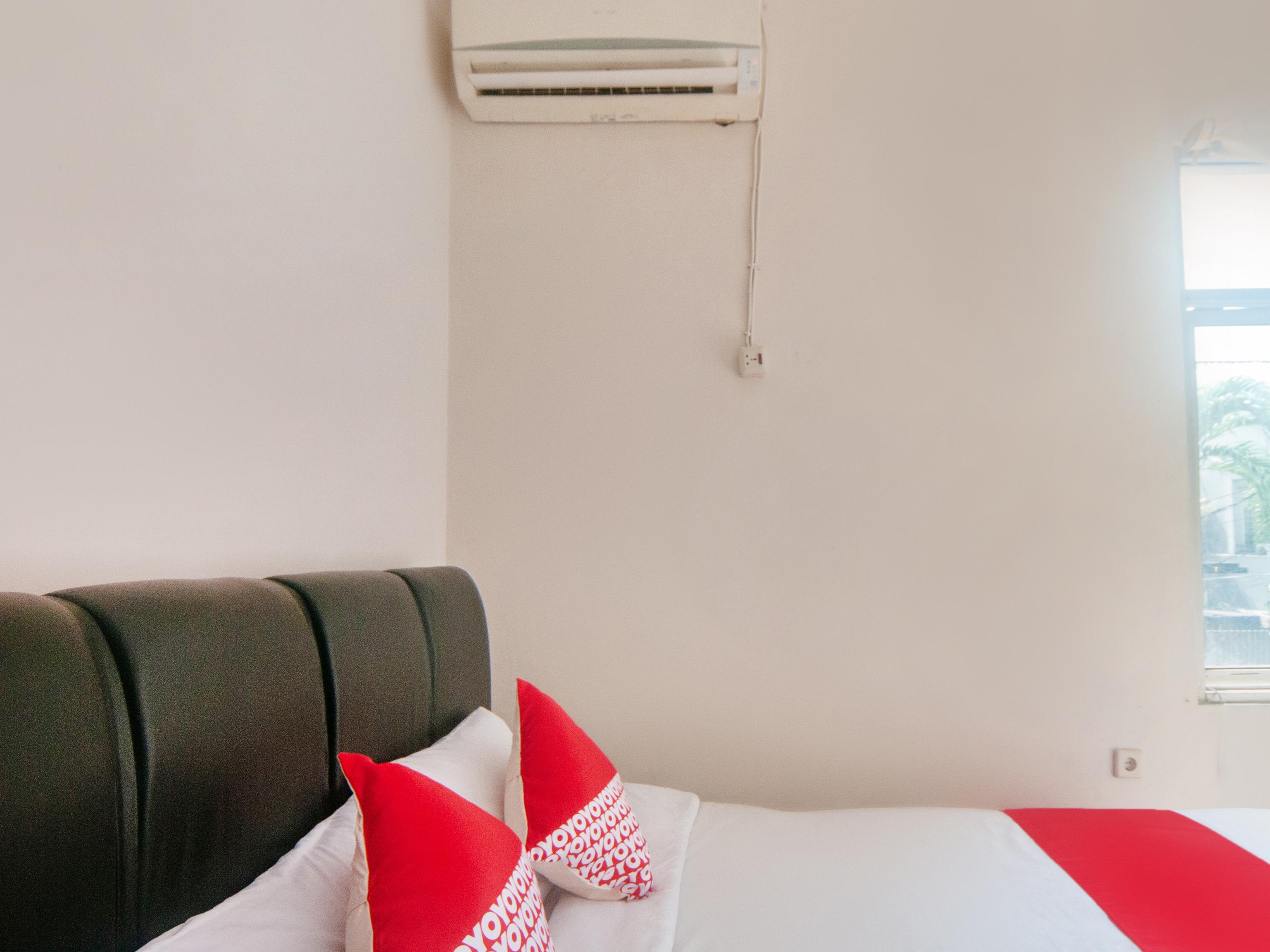 Oyo 2256 Danysa Guesthouse Джакарта Екстер'єр фото