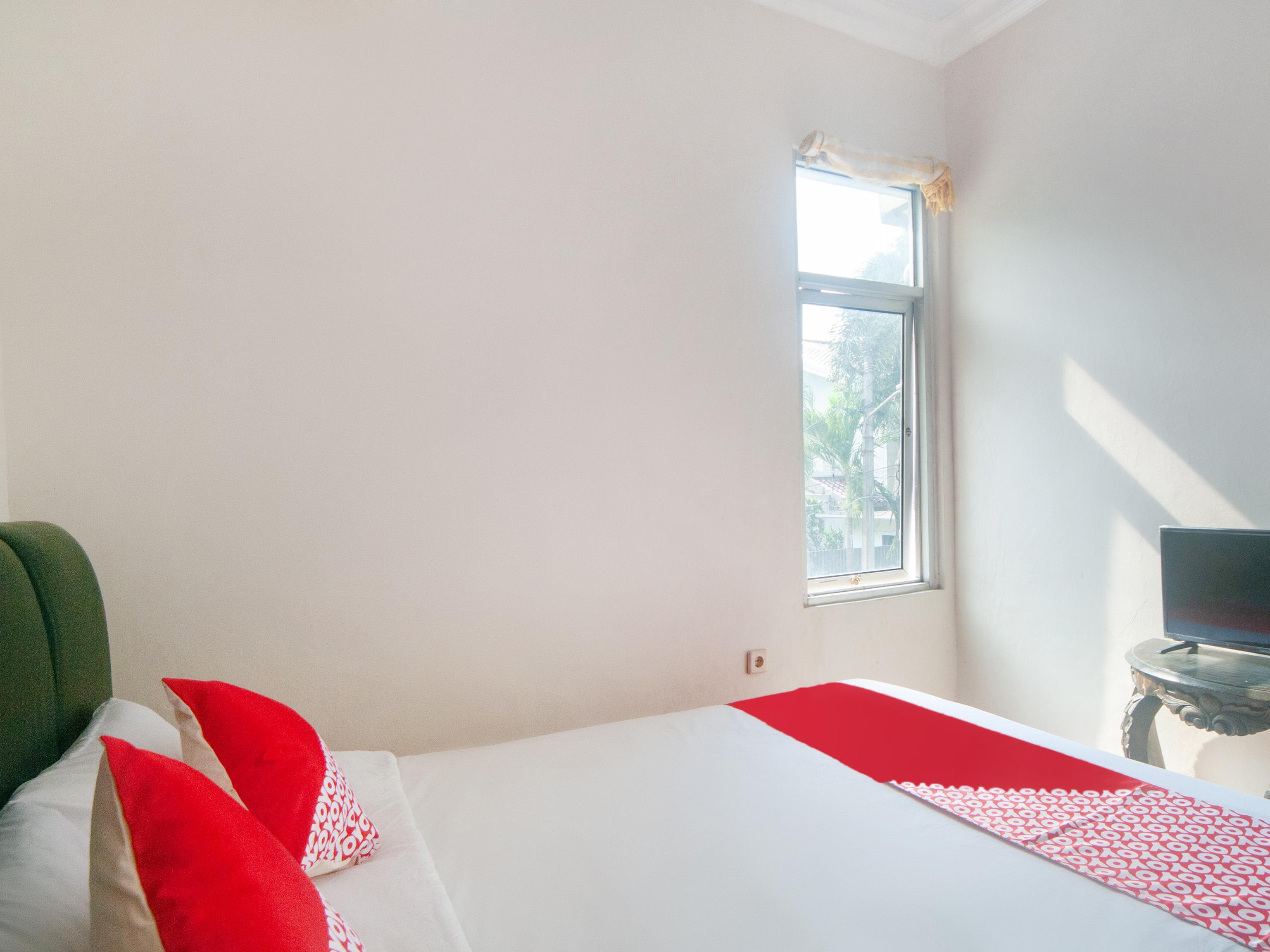 Oyo 2256 Danysa Guesthouse Джакарта Екстер'єр фото
