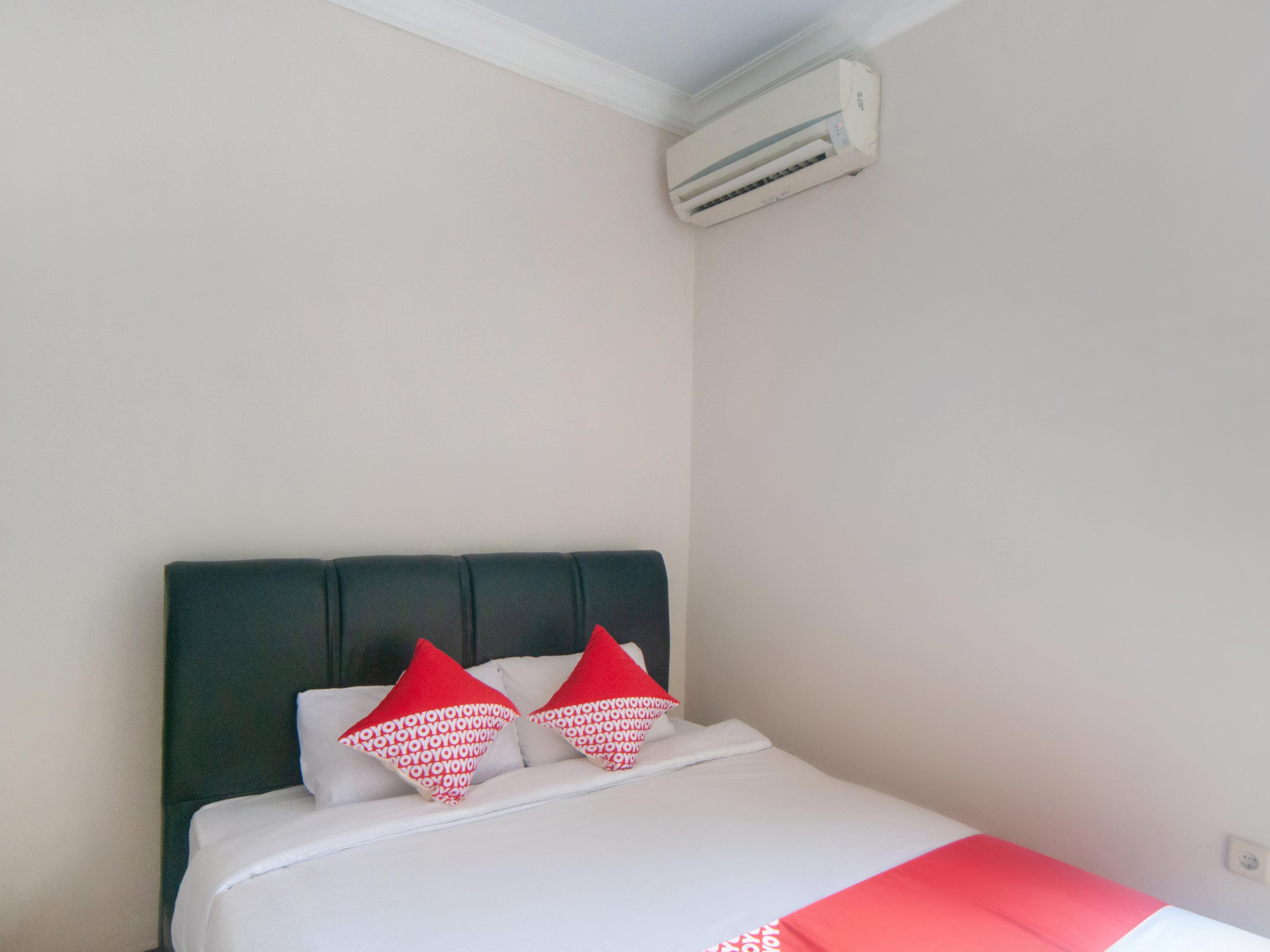 Oyo 2256 Danysa Guesthouse Джакарта Екстер'єр фото