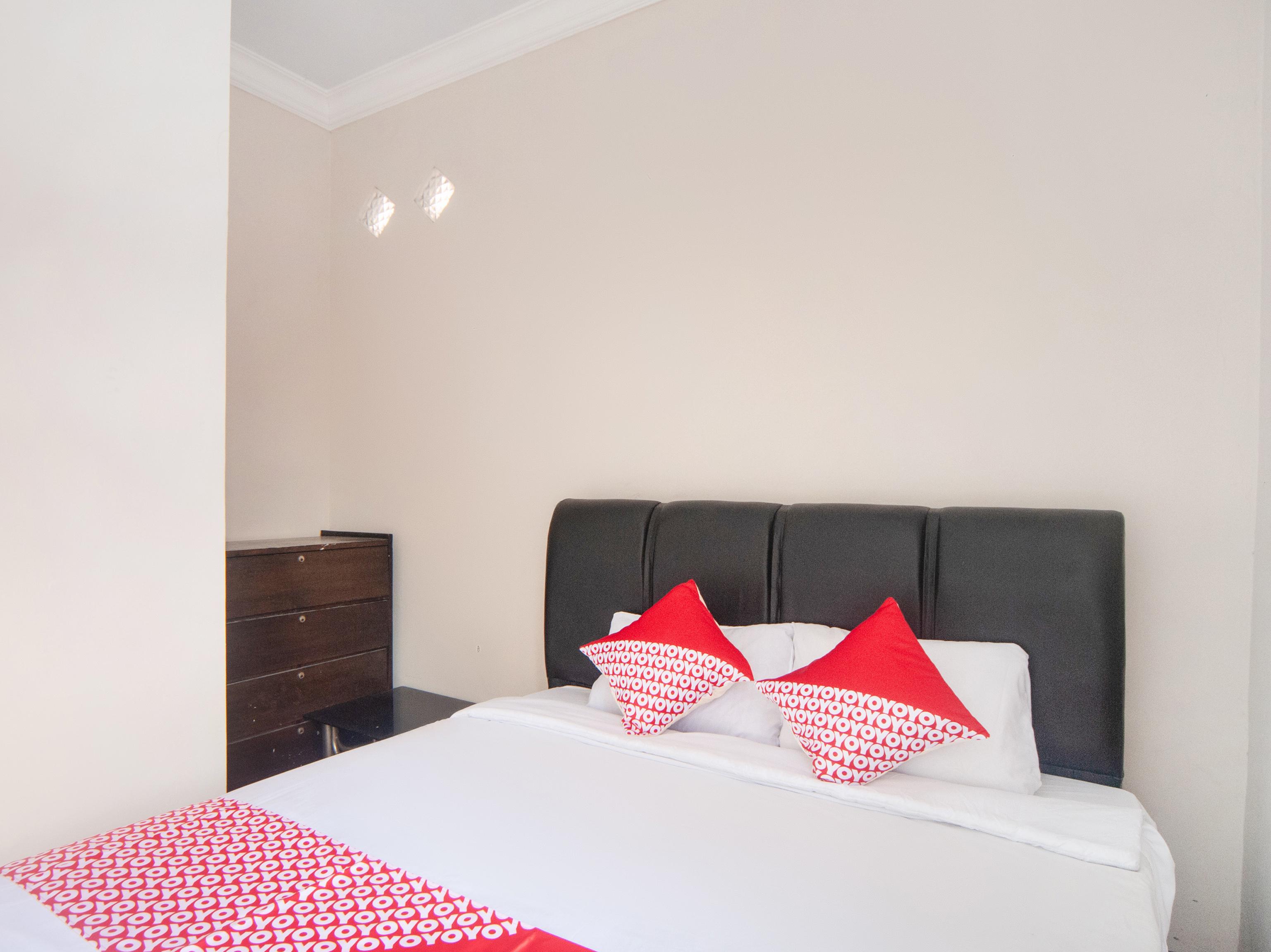 Oyo 2256 Danysa Guesthouse Джакарта Екстер'єр фото