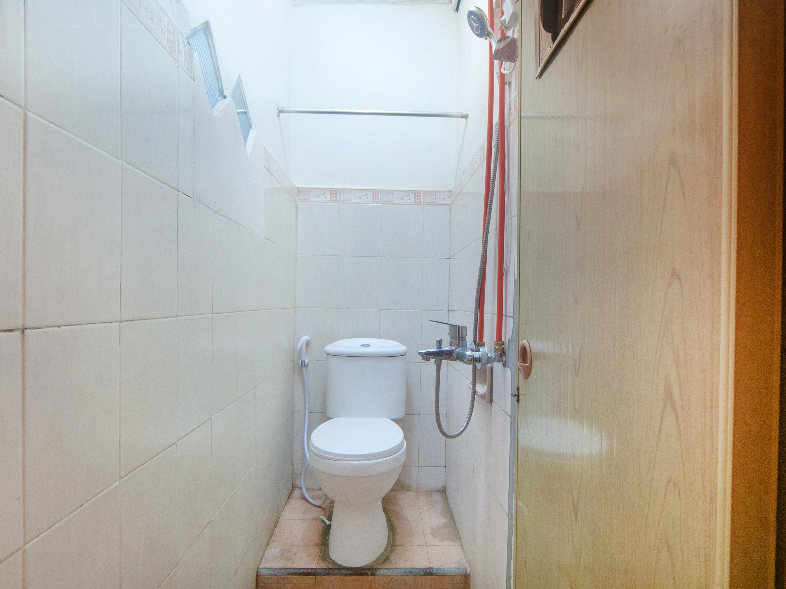 Oyo 2256 Danysa Guesthouse Джакарта Екстер'єр фото