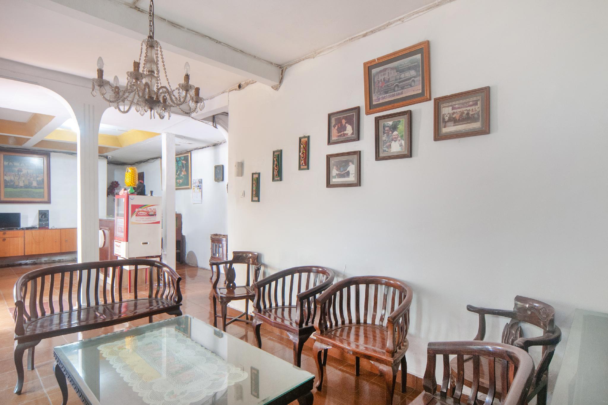 Oyo 2256 Danysa Guesthouse Джакарта Екстер'єр фото
