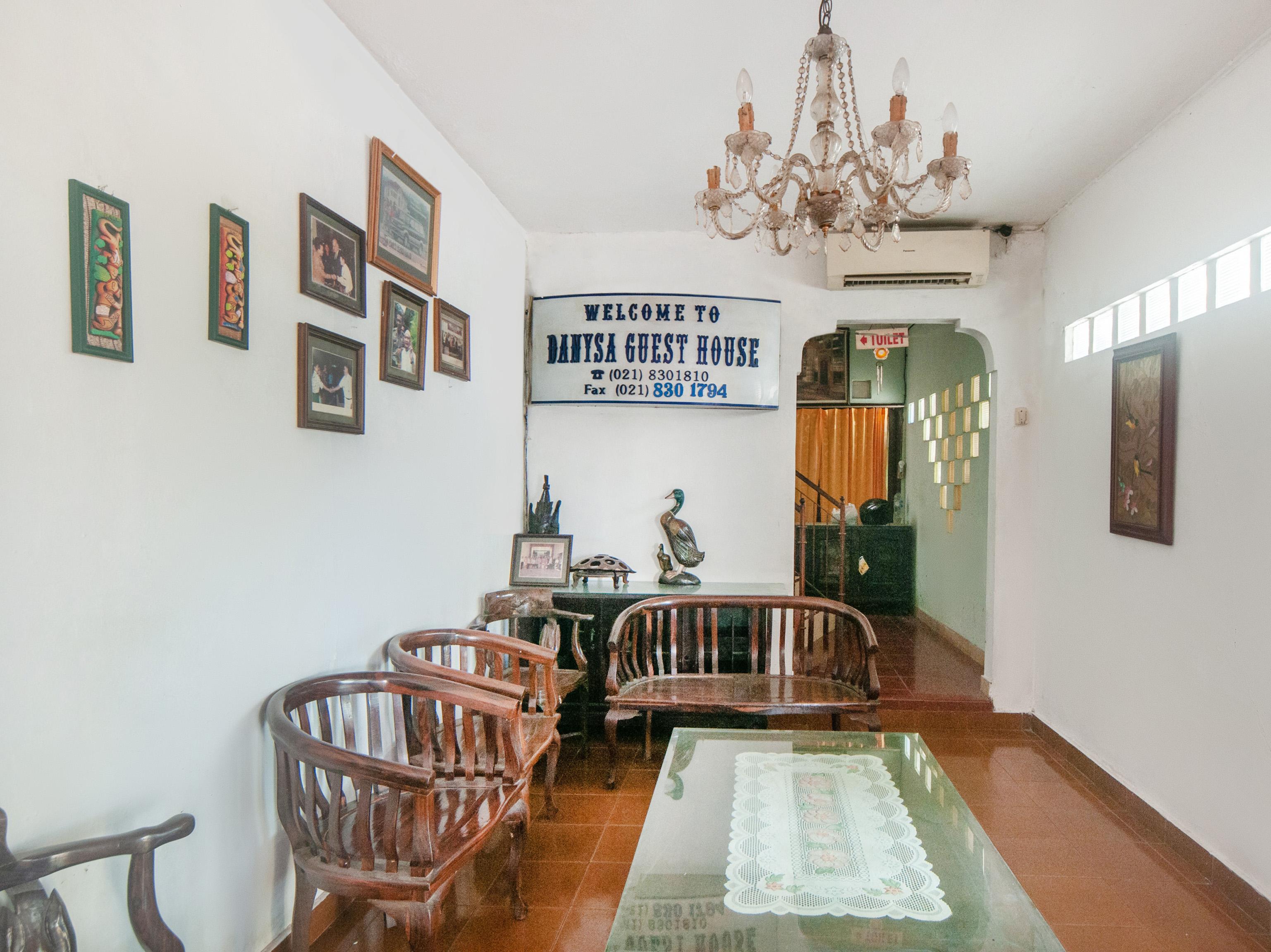Oyo 2256 Danysa Guesthouse Джакарта Екстер'єр фото