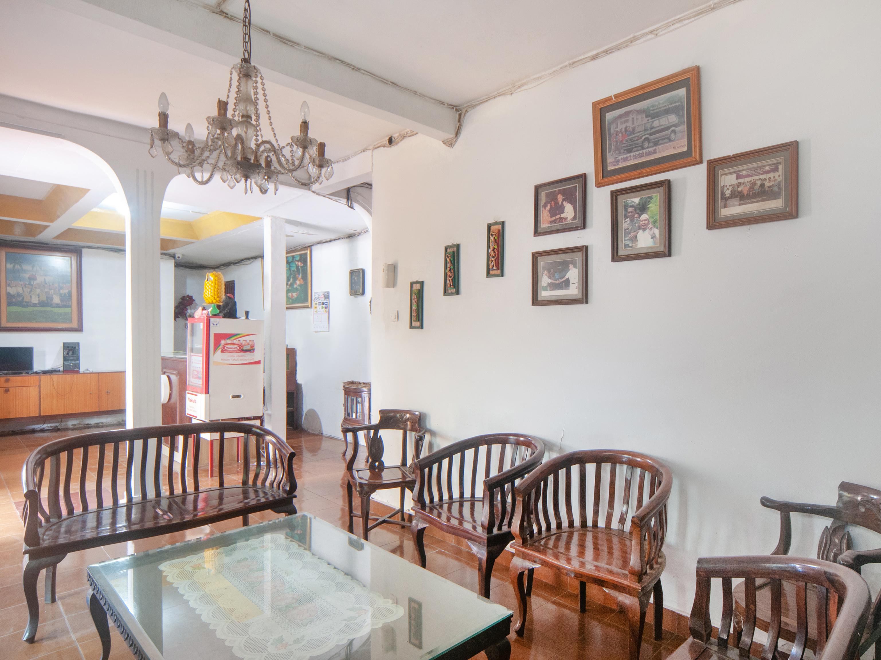Oyo 2256 Danysa Guesthouse Джакарта Екстер'єр фото