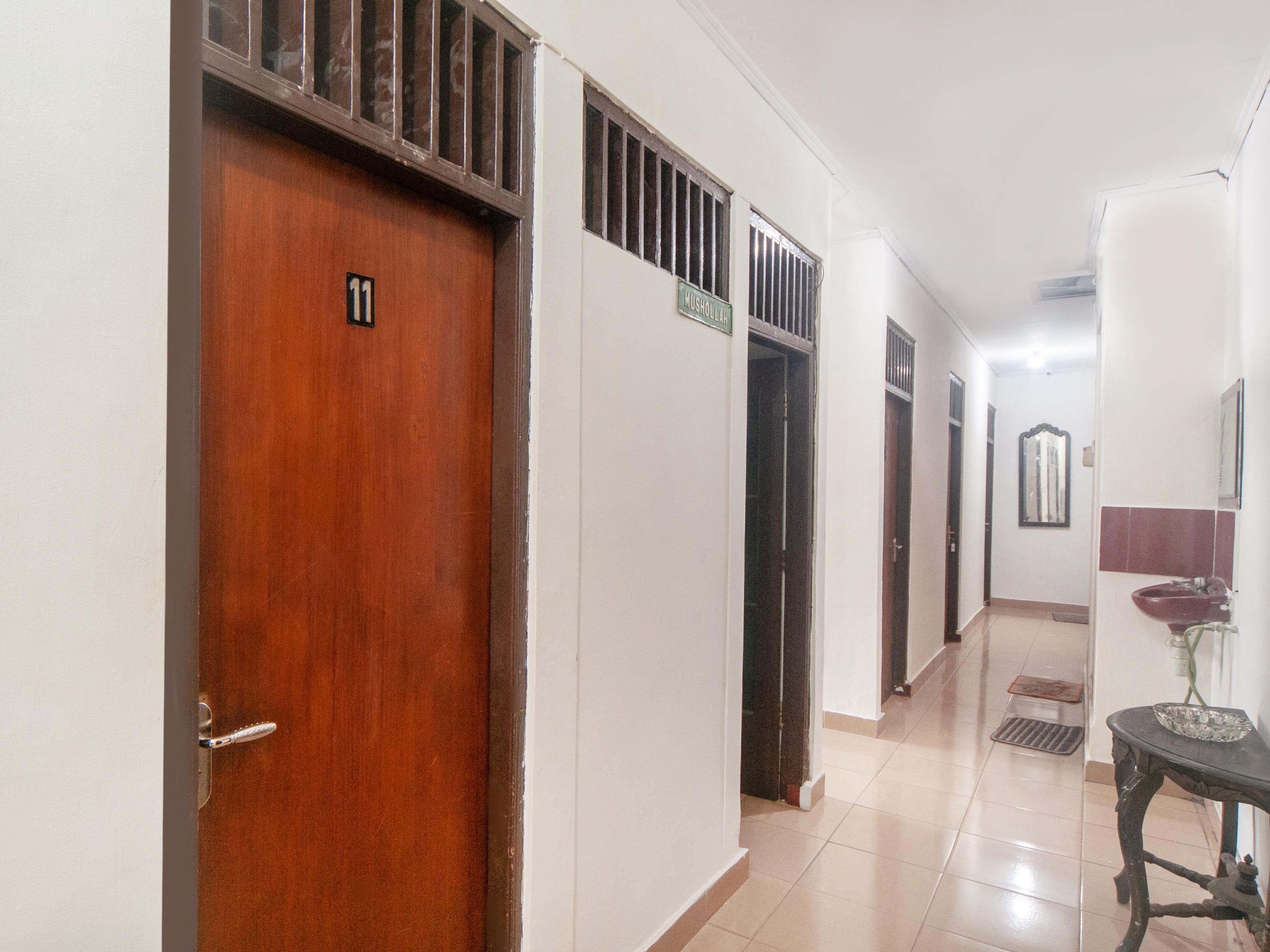Oyo 2256 Danysa Guesthouse Джакарта Екстер'єр фото