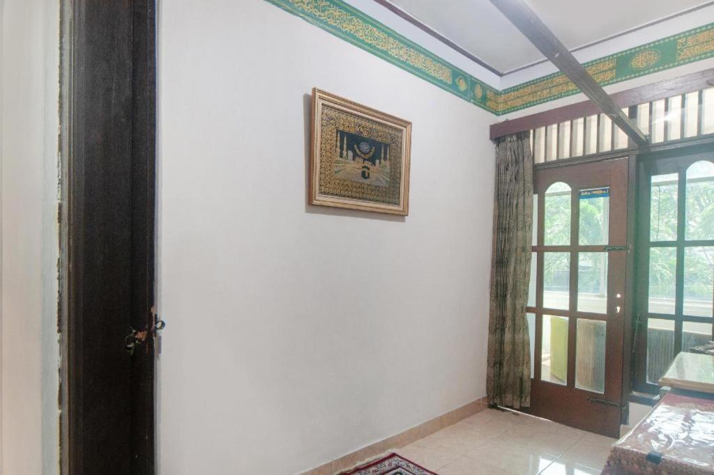 Oyo 2256 Danysa Guesthouse Джакарта Екстер'єр фото