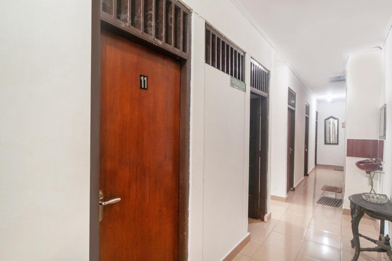 Oyo 2256 Danysa Guesthouse Джакарта Екстер'єр фото